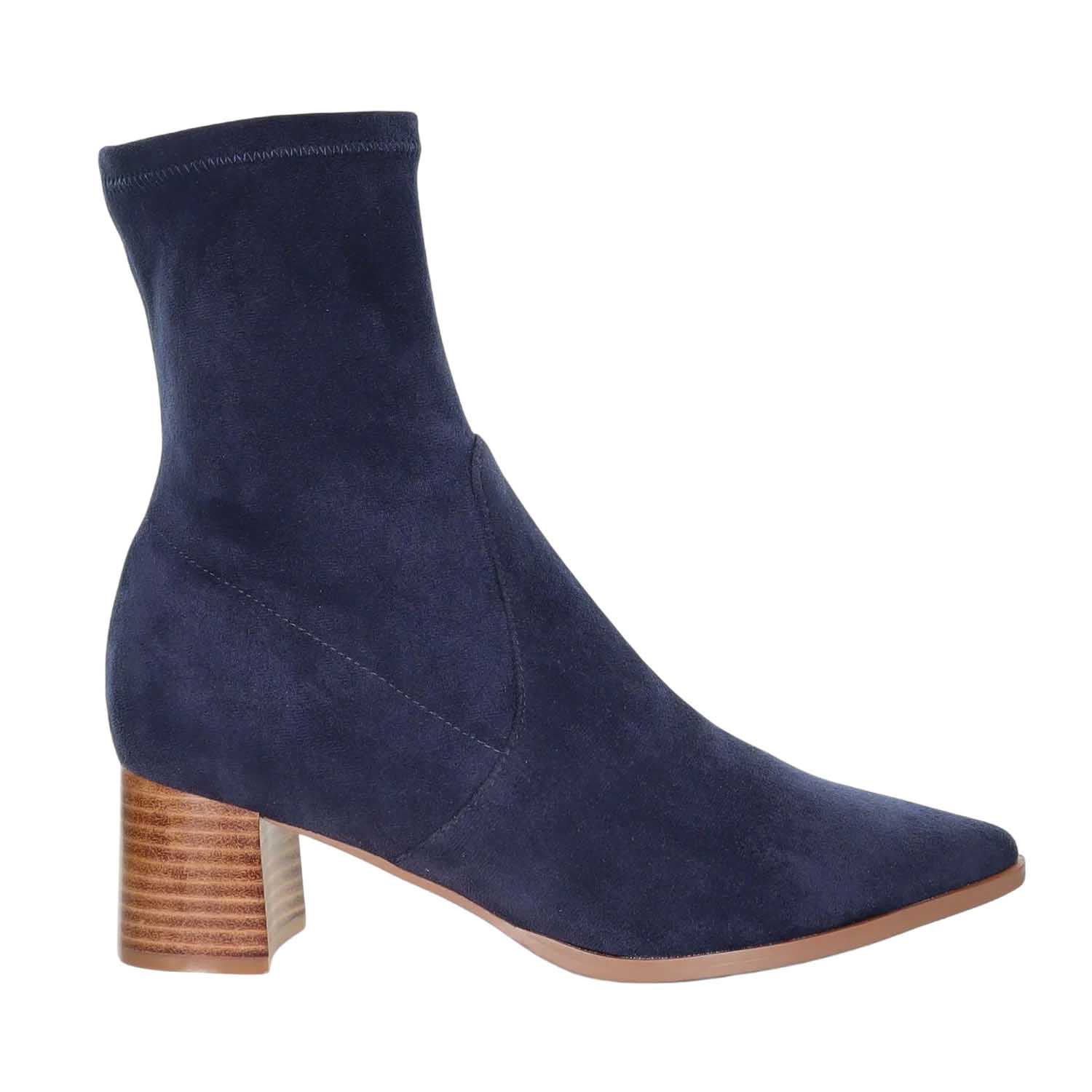 Minx Crest Boot